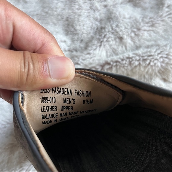 G.H. Bass & Co. Wingtip Oxford (suede; 9.5) - Picture 5 of 5